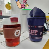 是加湿器，也桌搭摆件。品胜个性桌面加湿器。