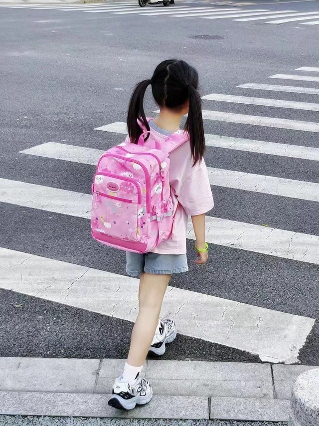 小学生必备！卡拉羊超轻游学书包
