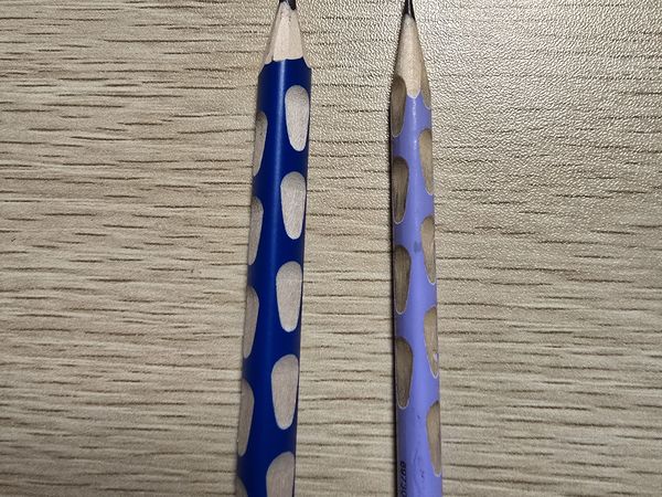 加粗铅笔我估计买到假货了……