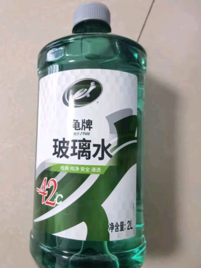 龟牌玻璃水，爱车明晰之选