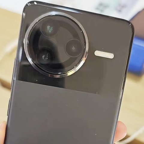 红米新旗舰——REDMI K80 Pro