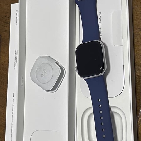 Apple Watch Series 10银色铝金属表壳，丹宁色表带，一天一充