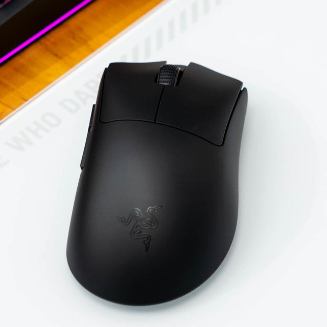 55g超轻体验：Razer 炼狱蝰蛇V3极速版无线鼠标给你答案