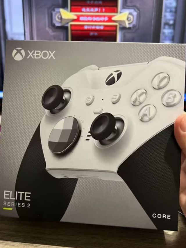 微软Xbox无线游戏手柄是游戏玩家的绝佳伙伴。