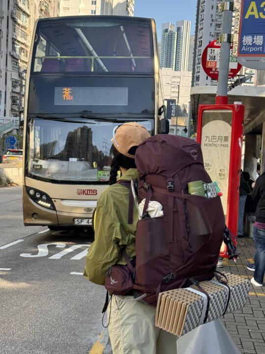 环保材质与舒适兼备：小鹰背包成单日户外出行首选