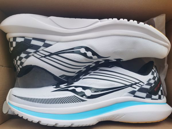 口碑的巅峰&大厂的底蕴｜2024年开箱欣赏Saucony Kinvara 12（索康尼/菁华/薄底跑鞋）