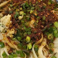 油泼刀削面：面食中的热情华章