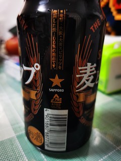 品味三宝乐札幌黑麦啤酒，临期问题也不大