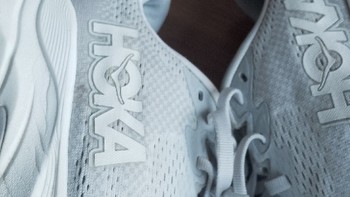 HOKA 林康4跑鞋