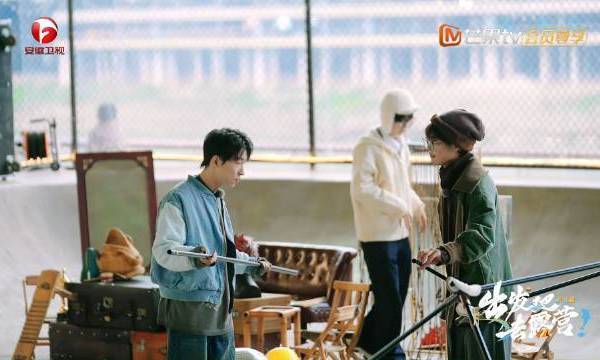 后浪兄弟团@黄誉博YUBO @晨艺 @许天奇_ 打造秘密基地，主打一个分工协作，默契十足！每周五21:20@安徽卫视 ，21:30@芒果TV  会员尊享#出发吧去露营长江篇# 出发吧去露营的微博视频