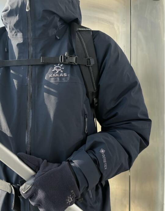 GORE-TEX3L羽绒服：防水、防风、透气与保暖的无敌组合