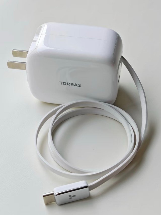 图拉斯小冰块，oh my god！买它，简直太香了，出门再也不用带充电线了！