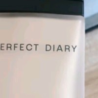 双旦气氛之完美日记（PERFECT DIARY）轻薄无瑕粉底液