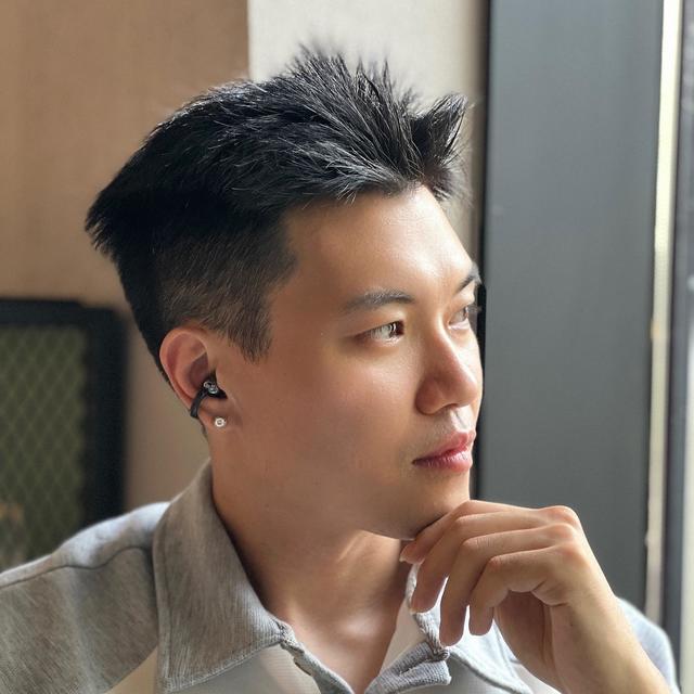 塞那 S7S 耳夹式耳机，耳机中的艺术品
