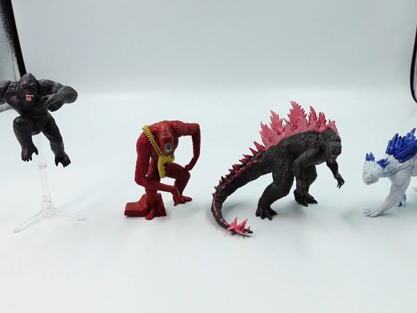 [改玩扭蛋机的2人]万代9月上市 500日元扭蛋 金刚VS哥斯拉2