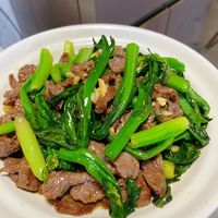 菜心炒牛肉：独居美食的绝佳之选