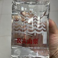 农夫山泉的婴幼儿饮用天然水，每年都要买很多