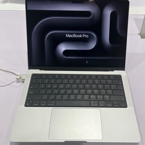 商务人士的智慧办公：MacBook Pro 14 英寸