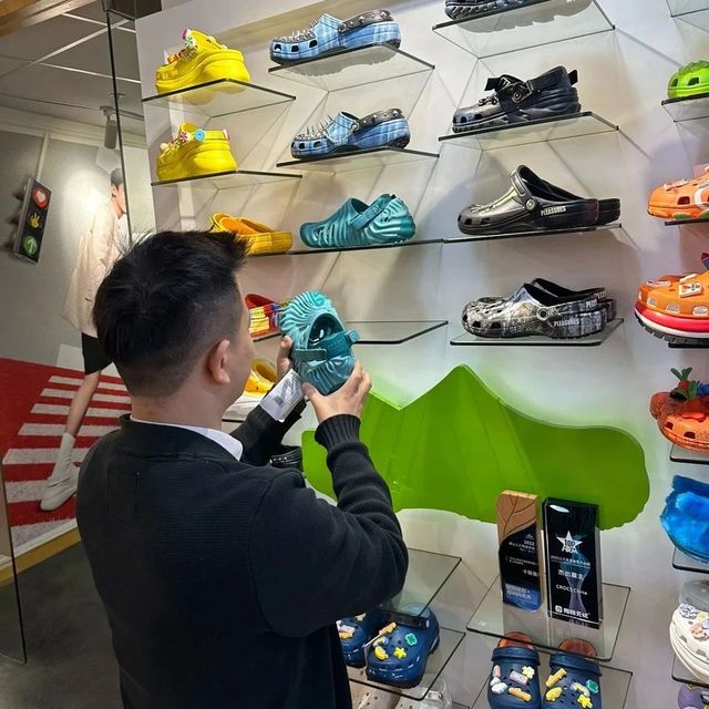 丑陋也可美丽的CROCS洞洞鞋