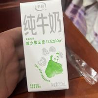 伊利纯牛奶的小瓶装真的是方便至极。