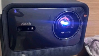 Vidda  海信4K超高清纯三色激光云台投影仪：打造家庭影院新体验