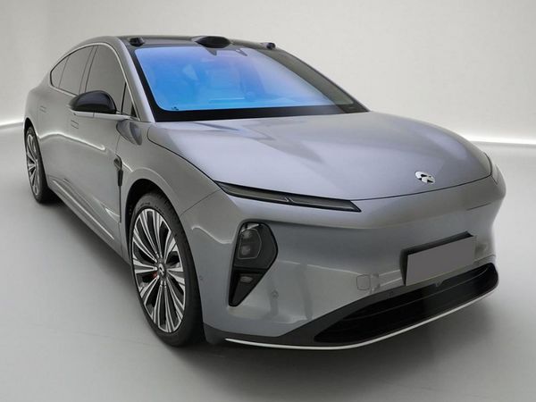 蔚来ET9：科技与豪华的极致融合