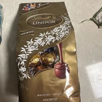 年味儿升级，甜蜜相伴——Lindt瑞士莲软心牛奶黑巧，年货必选