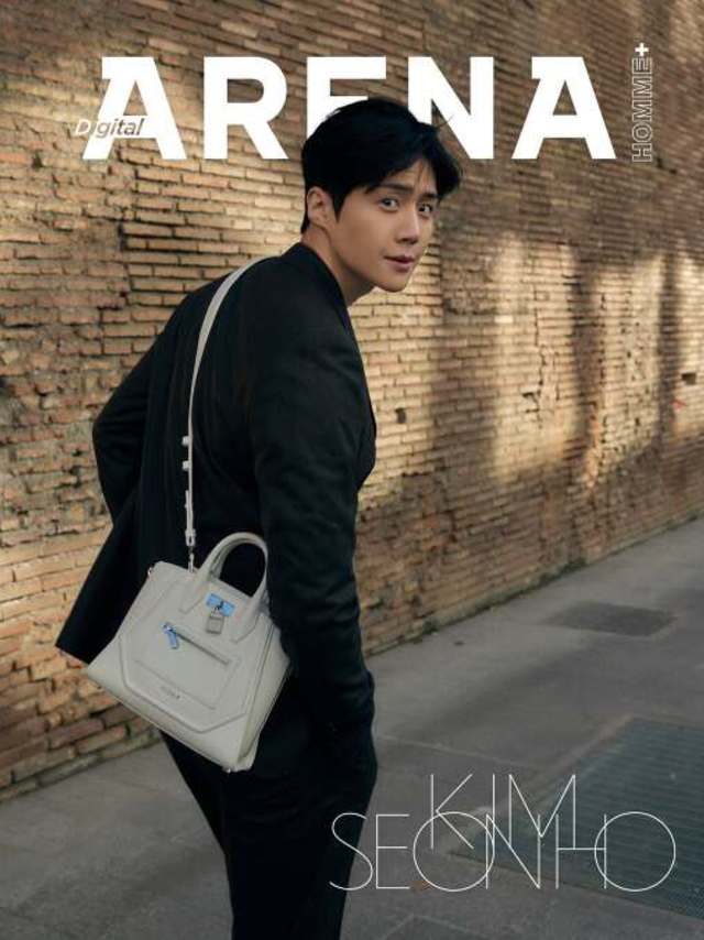 金宣虎，突显自由自在形象的《Arena Homme Plus》数码封面公开法国奢侈品牌S.T. Dupont和演员金宣虎一起拍摄的《Arena》数码封面
《Arena homme plus》由演员金宣