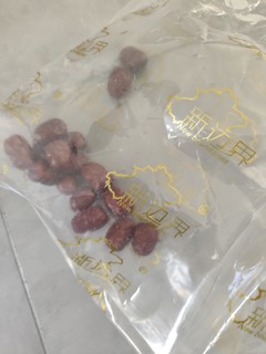 我们家全是喜欢吃枣的，冬枣，干枣，脆枣，来了就吃