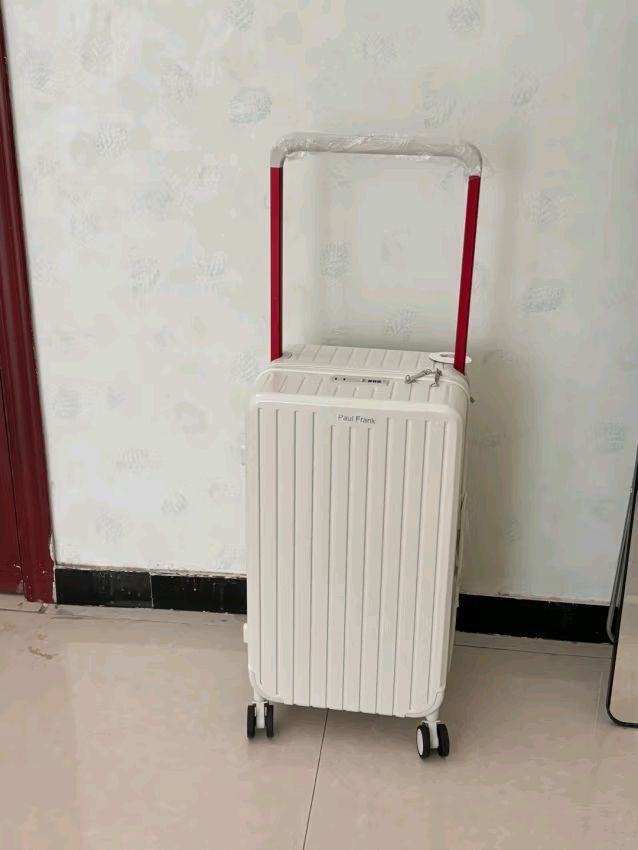 2025经常出差的我想买个宽拉杆行李箱，你喜欢哪一款颜色？