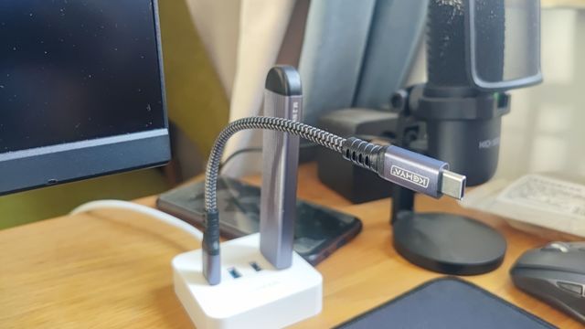 买了根USB3.2的数据线，只有20厘米，貌似买短了！