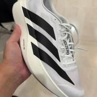 Adizero Evo SL：极致轻量设计与创新科技，提升跑步舒适体验