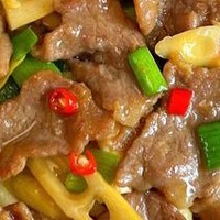 大厨教你做青椒炒牛肉：鲜辣交织的味蕾狂欢