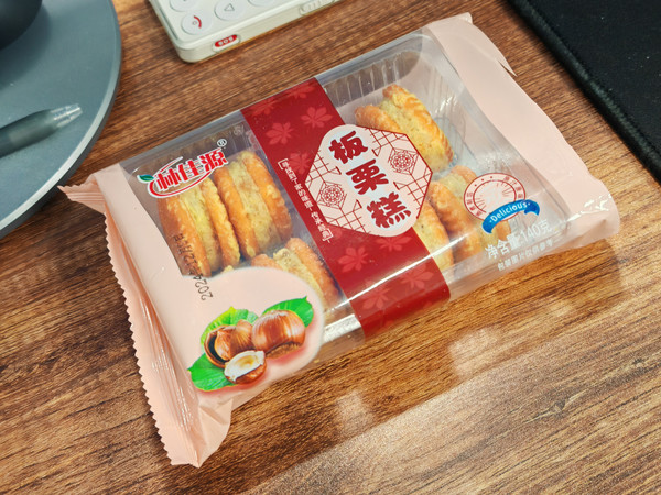 林佳源板栗糕吃起来味道还是很管饱的