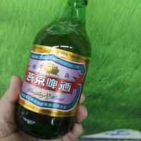 燕京精品11度啤酒，一口就爱上！