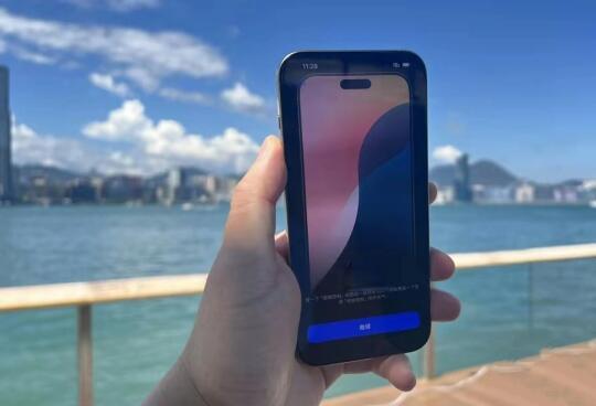 iPhone 16 Pro Max 手记：外观细节和屏幕亮点解析