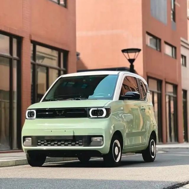 五菱宏光MINI版电动车：城市通勤新宠，驾驶乐趣满满