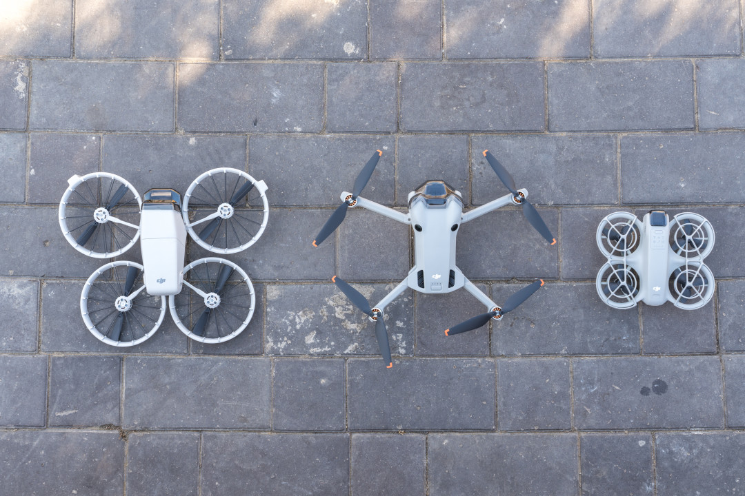 左：DJI Flip；中：DJI Mini 4 Pro；右：DJI Neo