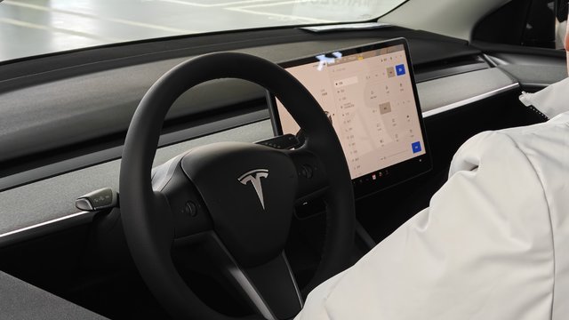 以旧换新22w剁手Model Y，转头就被新款背刺，我太“欧”了吧！