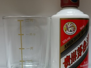 奉小草大人旨意评价：玻璃白酒杯2两带金色刻度二两杯 1只