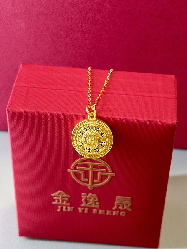 新年当然要买金，不然大家怎么知道你过得很好