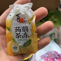 童年味道再现！喜之郎蒟蒻果汁果冻，吸一口，回味无穷的儿时甜蜜