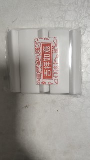 白色得力三角橡皮