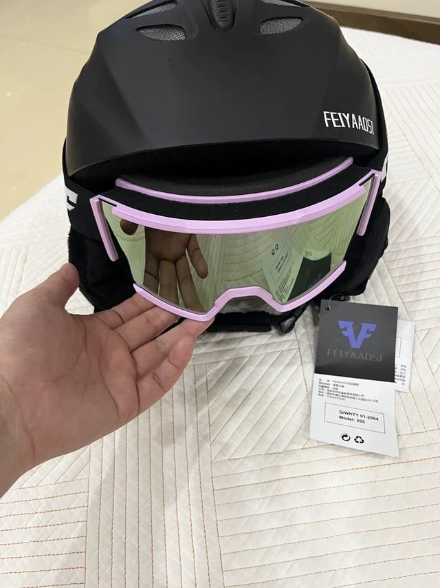 【滑雪必备神器】女款专业滑雪头盔，安全又时尚，冬季滑雪走起！