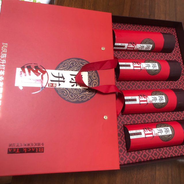 送长辈礼盒高档红茶，长辈收了不得给你小朋友封个大红包？
