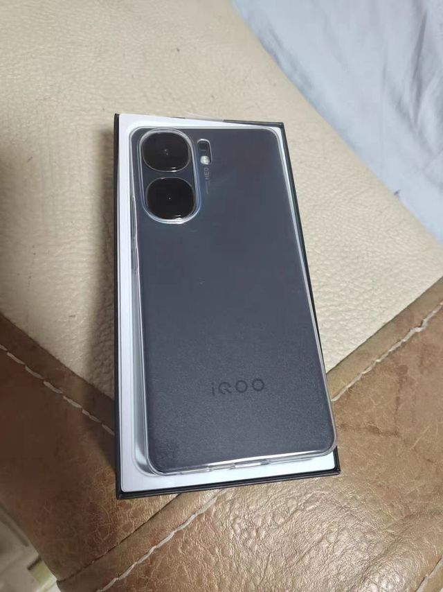 2025年抢手货！vivo iQOO Neo9S Pro+，骁龙8代，5G速度狂飙