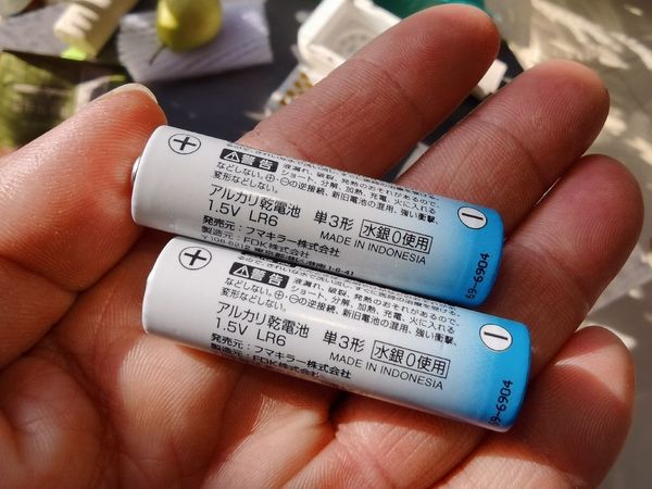 拆解一个小日子的驱蚊器，这样的AA干电池第一次见