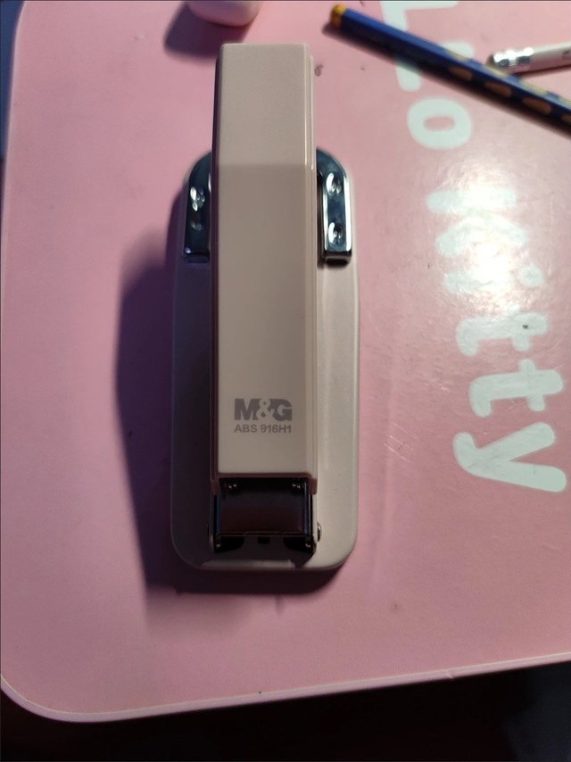 办公神器！晨光旋转订书机