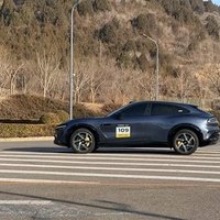 特斯拉焕新版Model Y vs 小米YU7，智能科技与性价比的对决