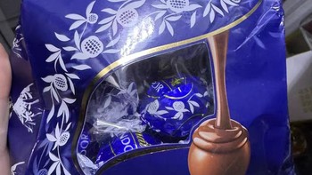 Lindt瑞士莲软心精选黑巧克力600g：年货中的甜蜜宝藏